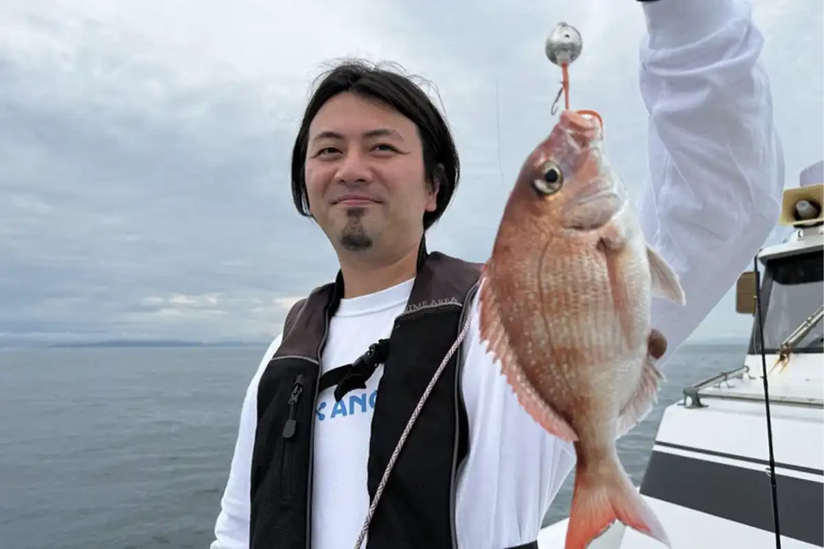 マダイをキャッチ