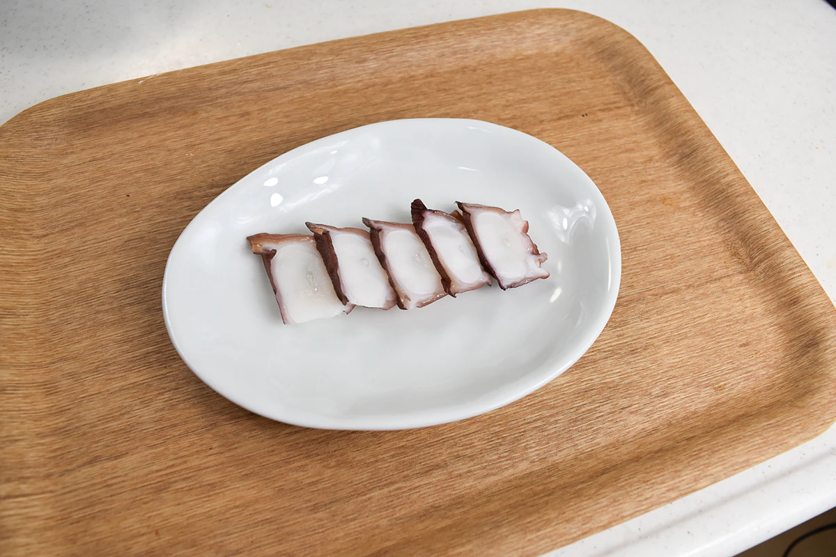 タコは削ぎ切りに