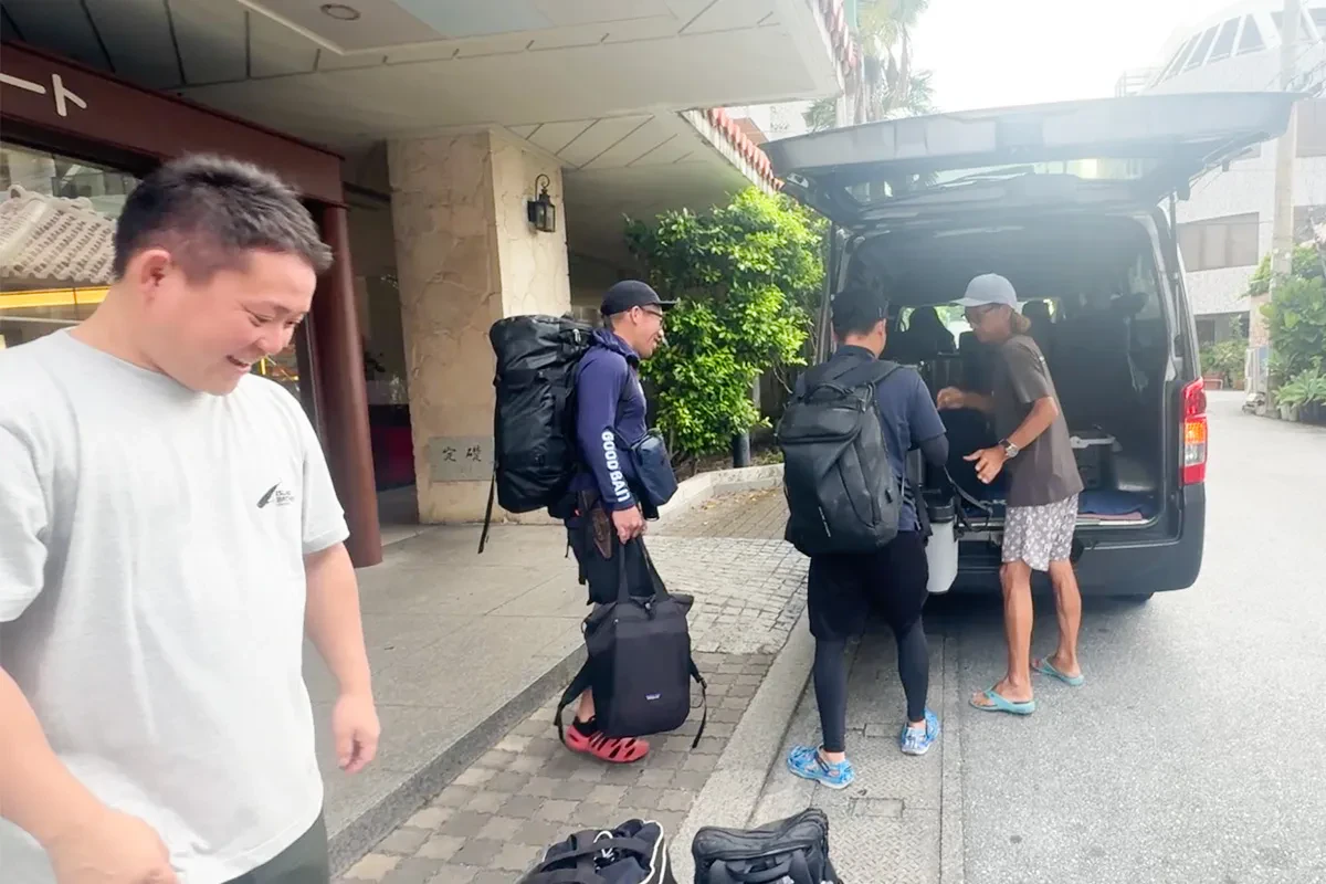 ブリーズのジョニー船長がホテルの前まで迎えに来てくださった