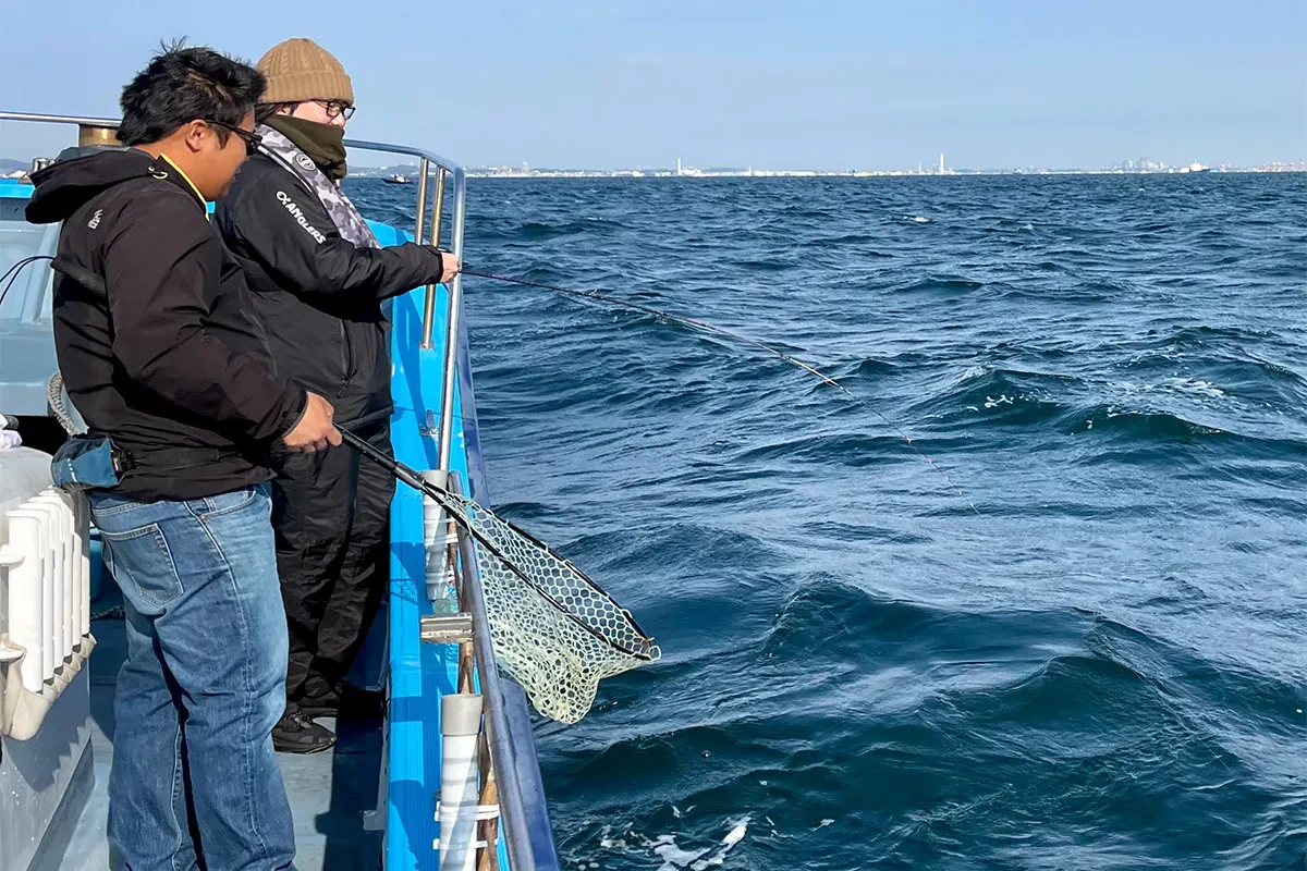 アングラーズスタッフの竿が大きく曲がる