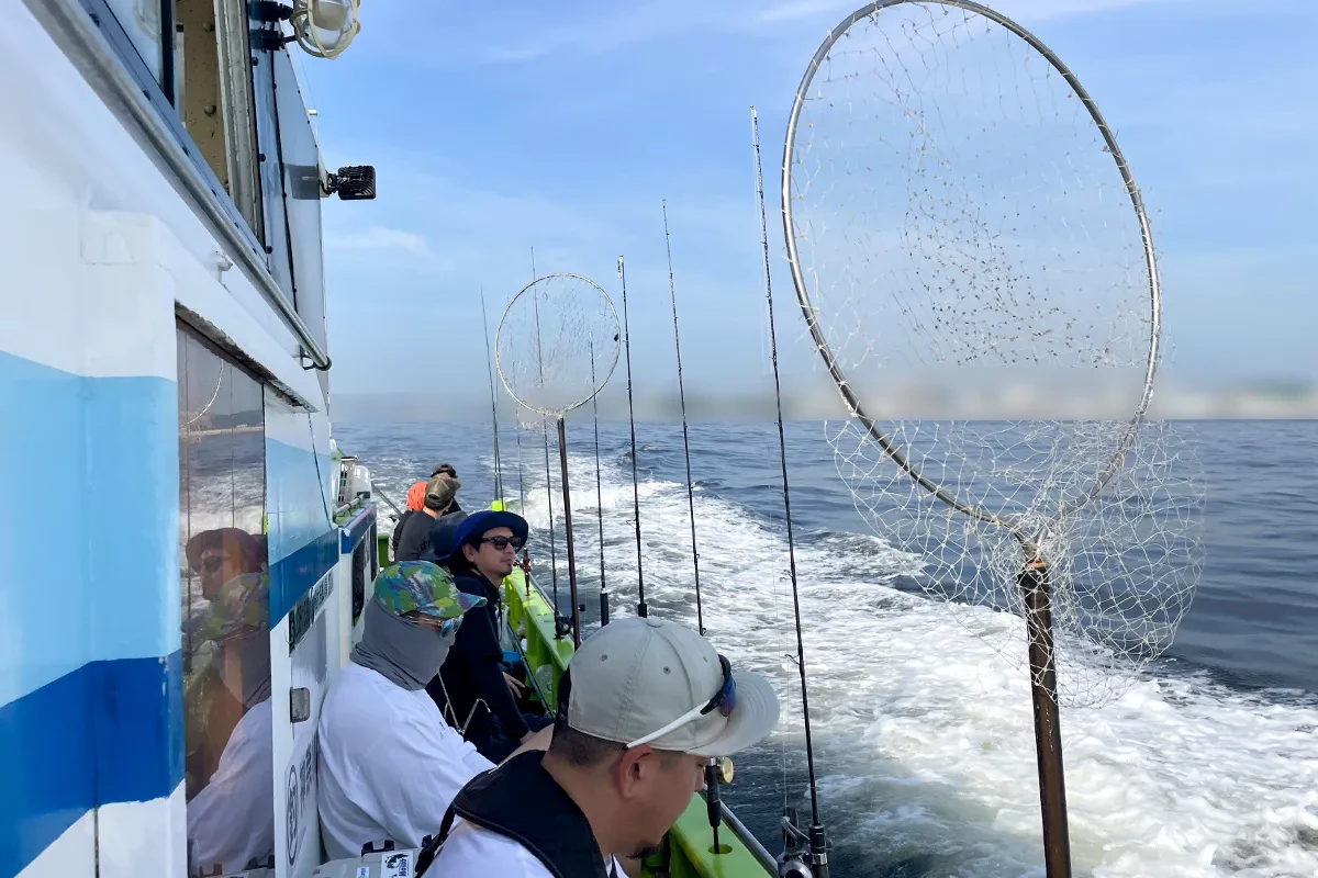 金沢漁港からいざ出船