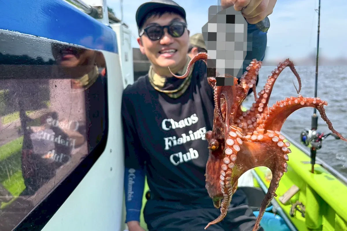 筆者もマダコをキャッチ