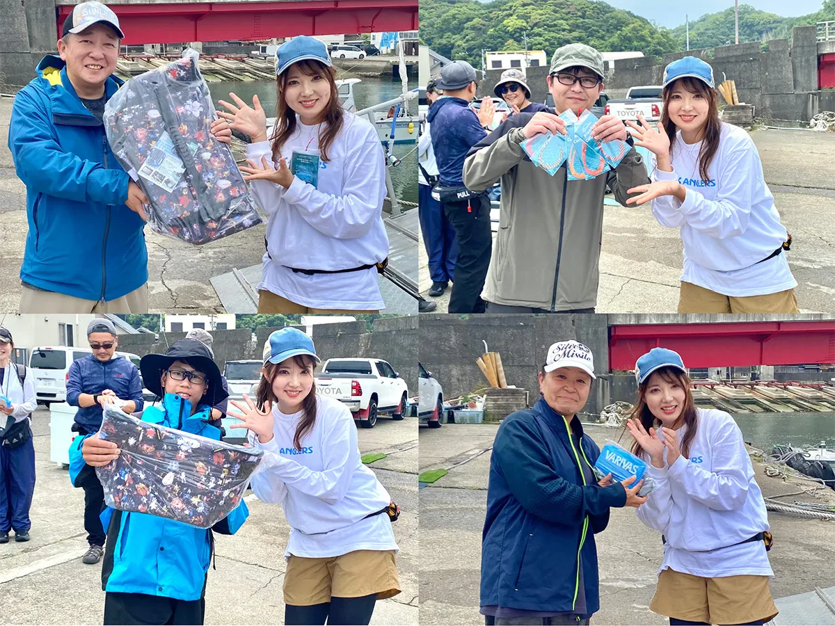 プレゼントを受け取る参加者