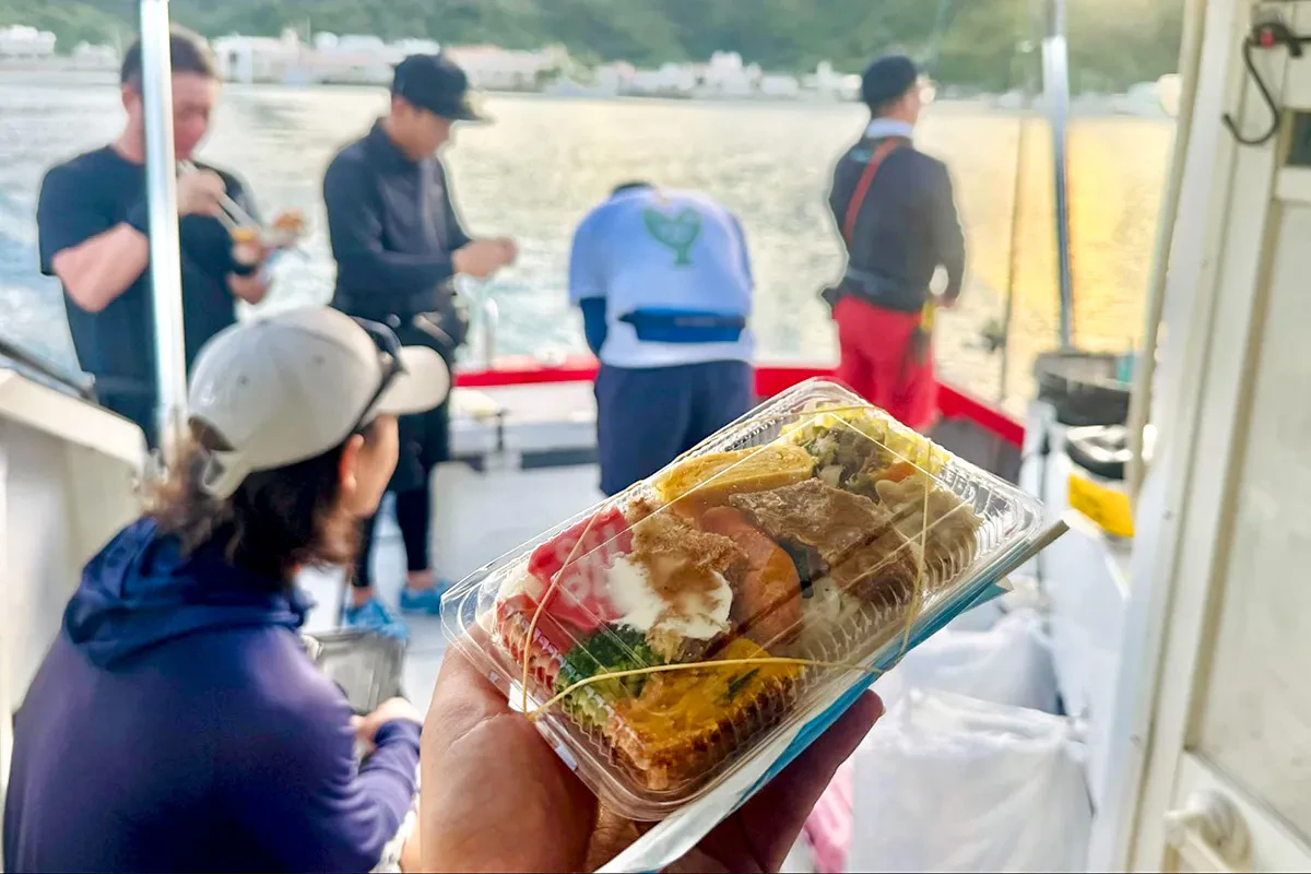 お弁当を食べて、いざ出航