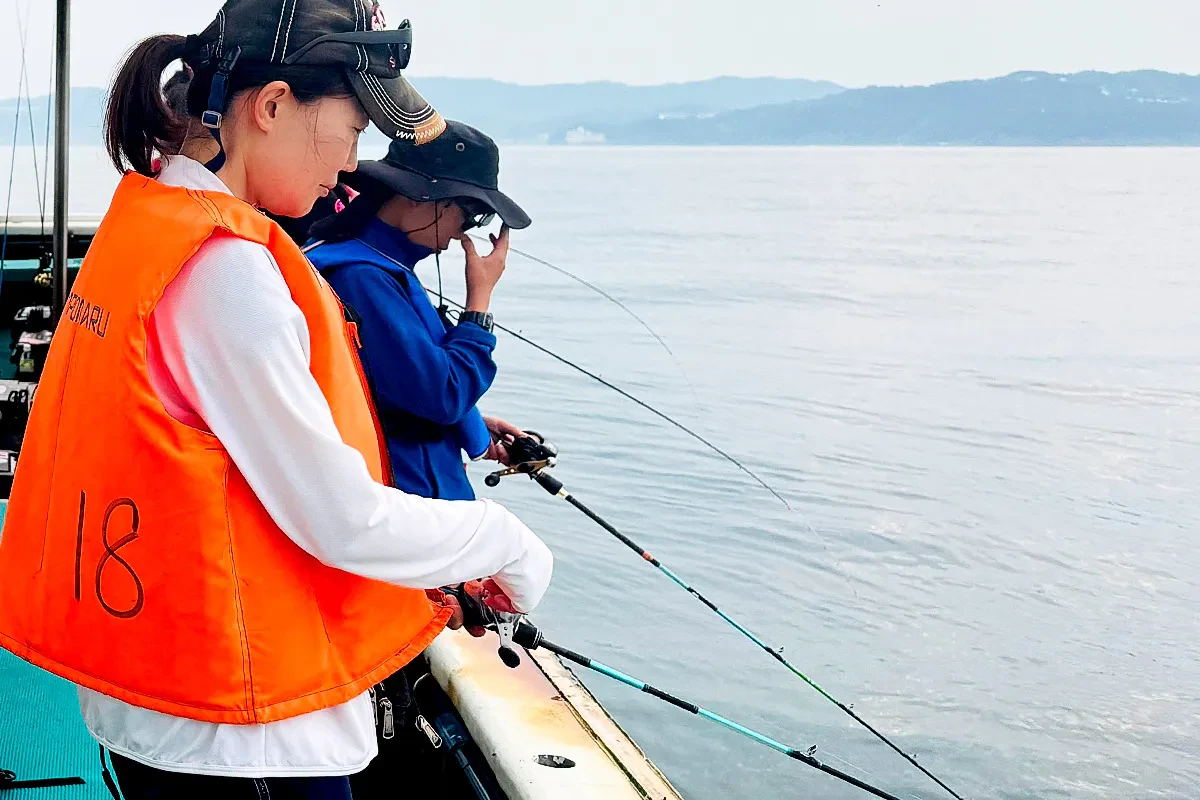 釣りに集中する参加者