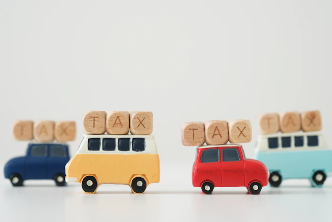 車を維持する最初の試練!「自動車税」はいつ払う?初心者向けの納付時期と支払い損をしないための基礎知識