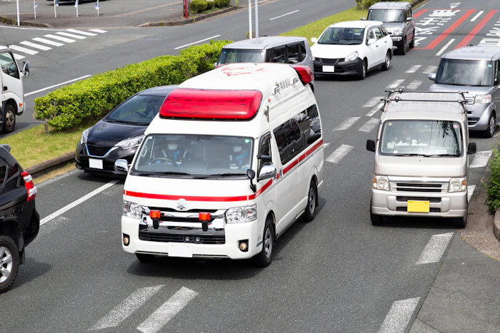 命をつなぐ道を空ける！初心者のための「緊急車両への対応」完全ガイド