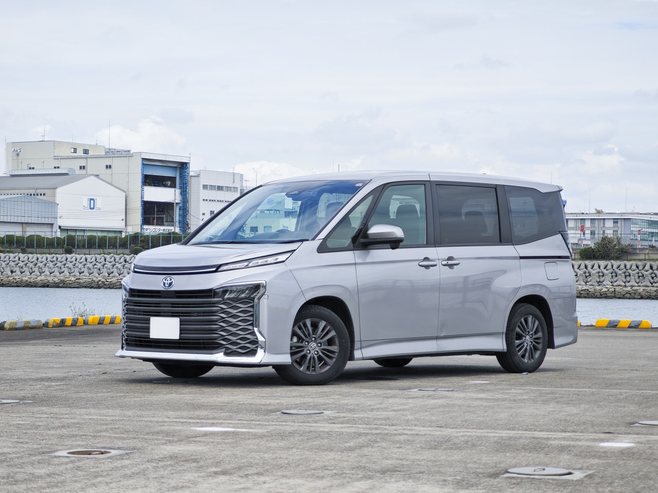 ヴォクシーの画像