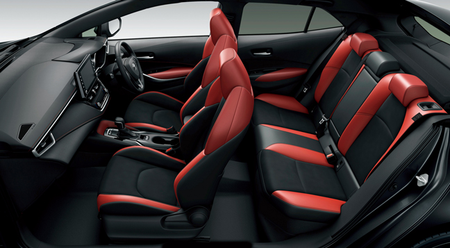 カローラスポーツのHYBRID G“Z”(内装色 :センシュアルレッド)