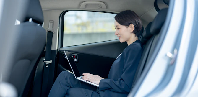【車内Wi-Fi革命】車載用ルーター vs スマホテザリング、どっちが正解? 初心者が知っておきたいメリット・デメリットと通信コストの真実