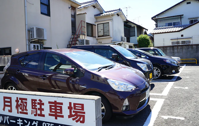 【保存版】初めての月極駐車場探し。後悔しないための「10のチェックポイント」と意外な探し方のコツ