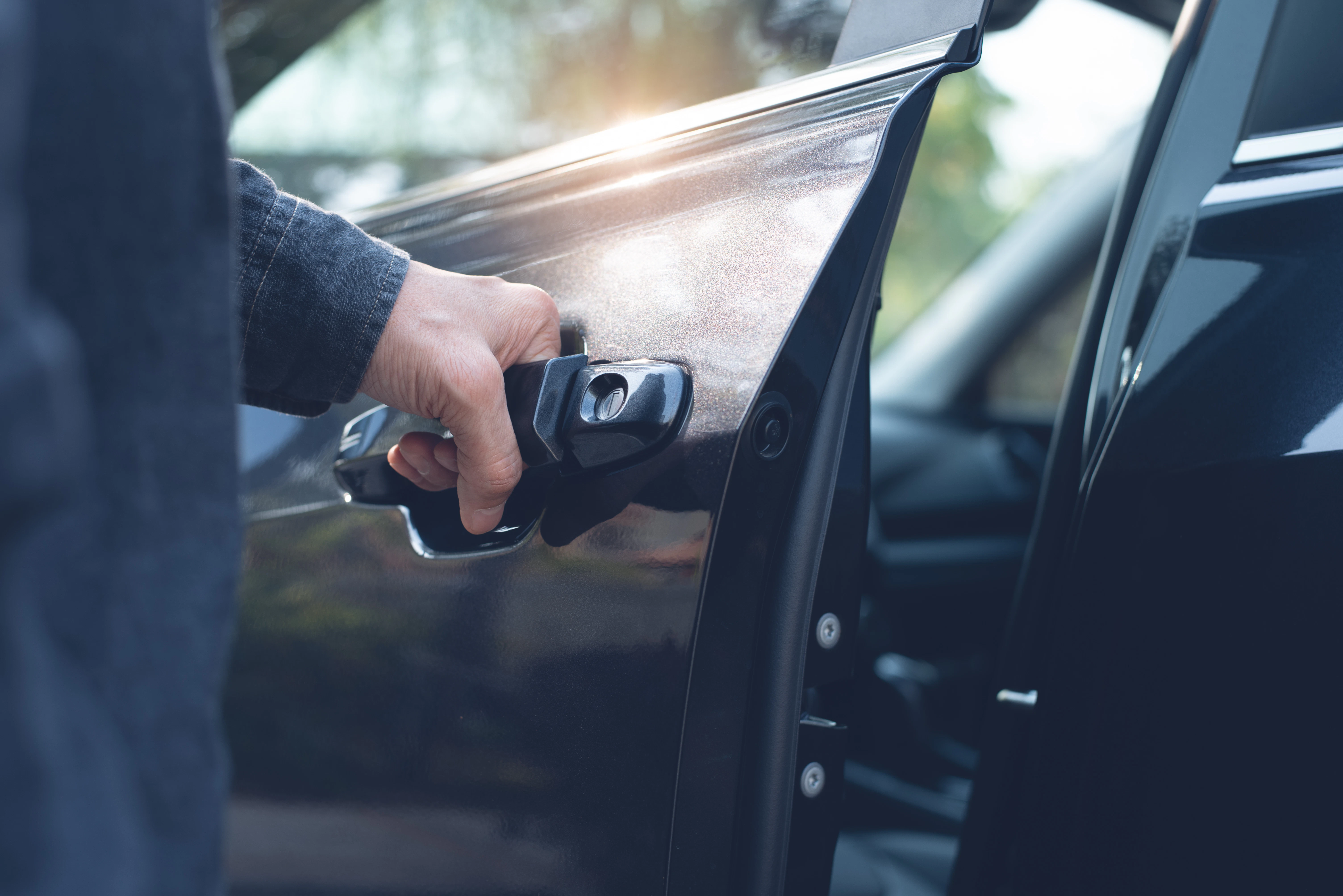 意外と知らない！初心者のための「半ドア」完全防止ガイド：安全な閉め方と確認のコツ