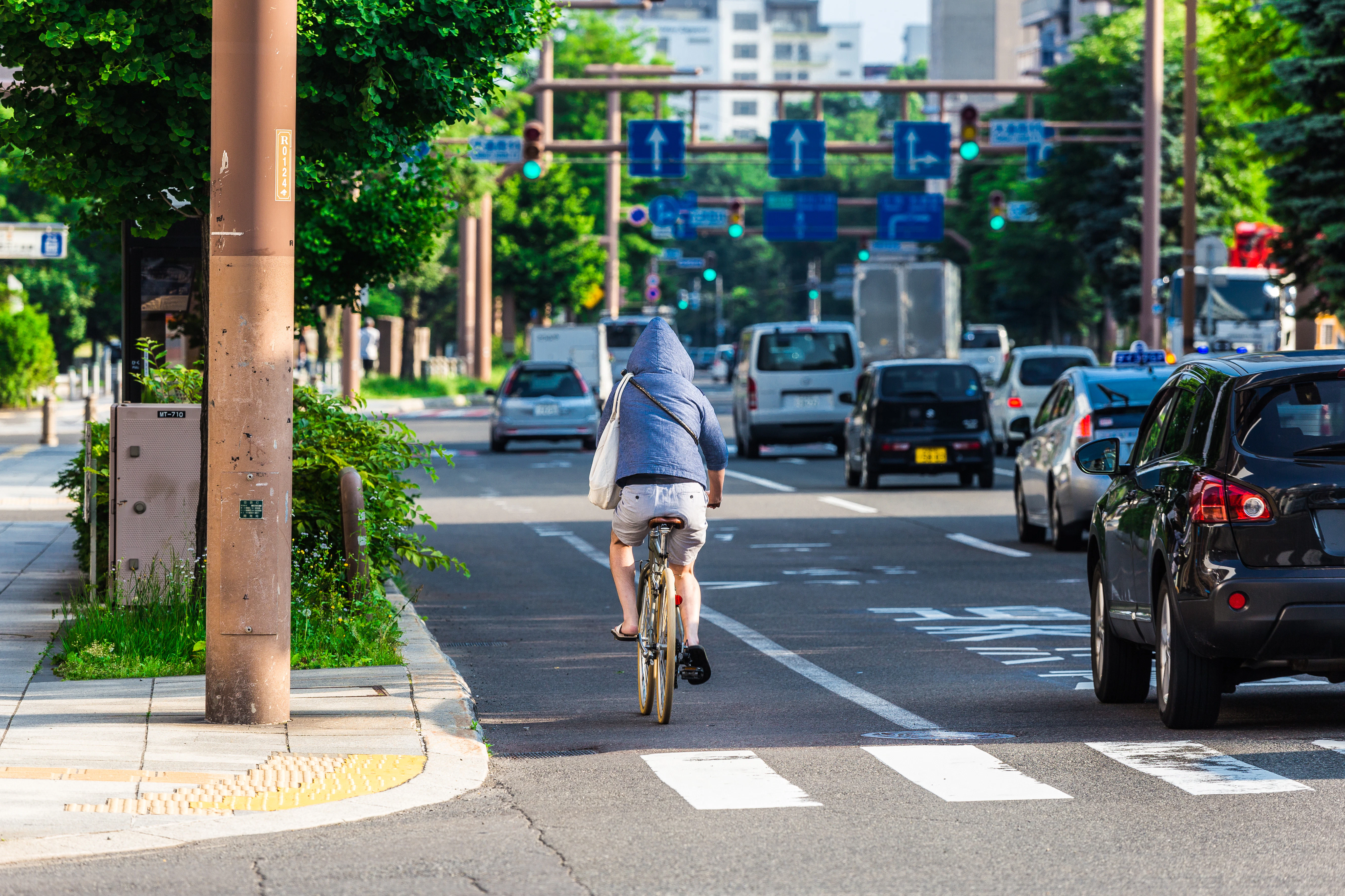 自転車を追い越す時の「安全な距離」とは？初心者のための側方間隔と事故防止ガイド