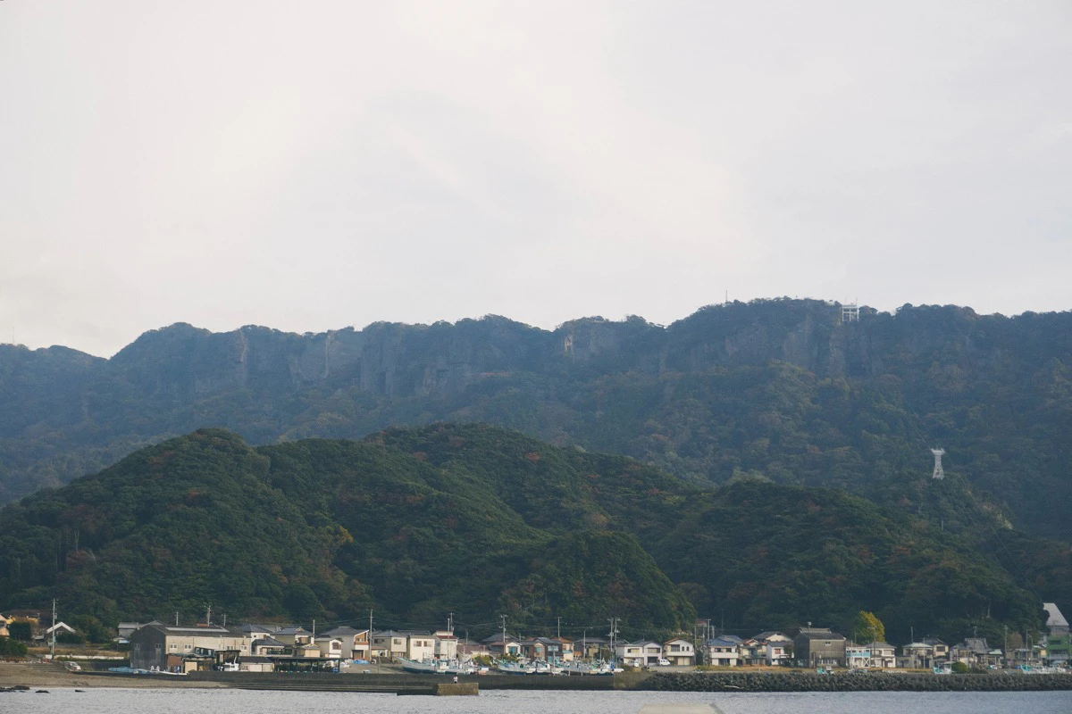 海側から見るとその要塞感が際立ちます