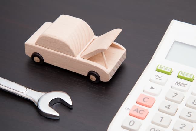 車のオイル交換に必要な費用の相場