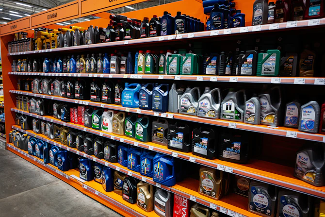 どれを選ぶ？「エンジンオイル」の種類と価格帯を徹底解説！