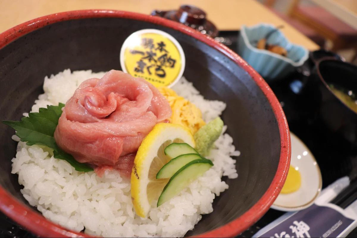 本マグロ丼！