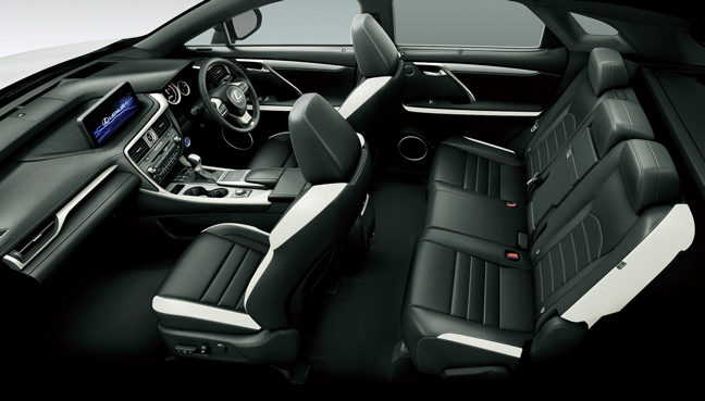 RX450h“F SPORT” (インテリアカラー : “F SPORT”専用ブラック&アクセントホワイト)<オプション装着車>