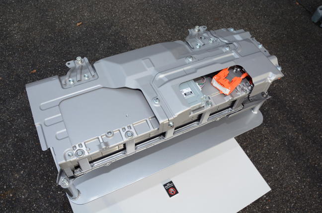 新型アクアのバイポーラ型ニッケル水素電池