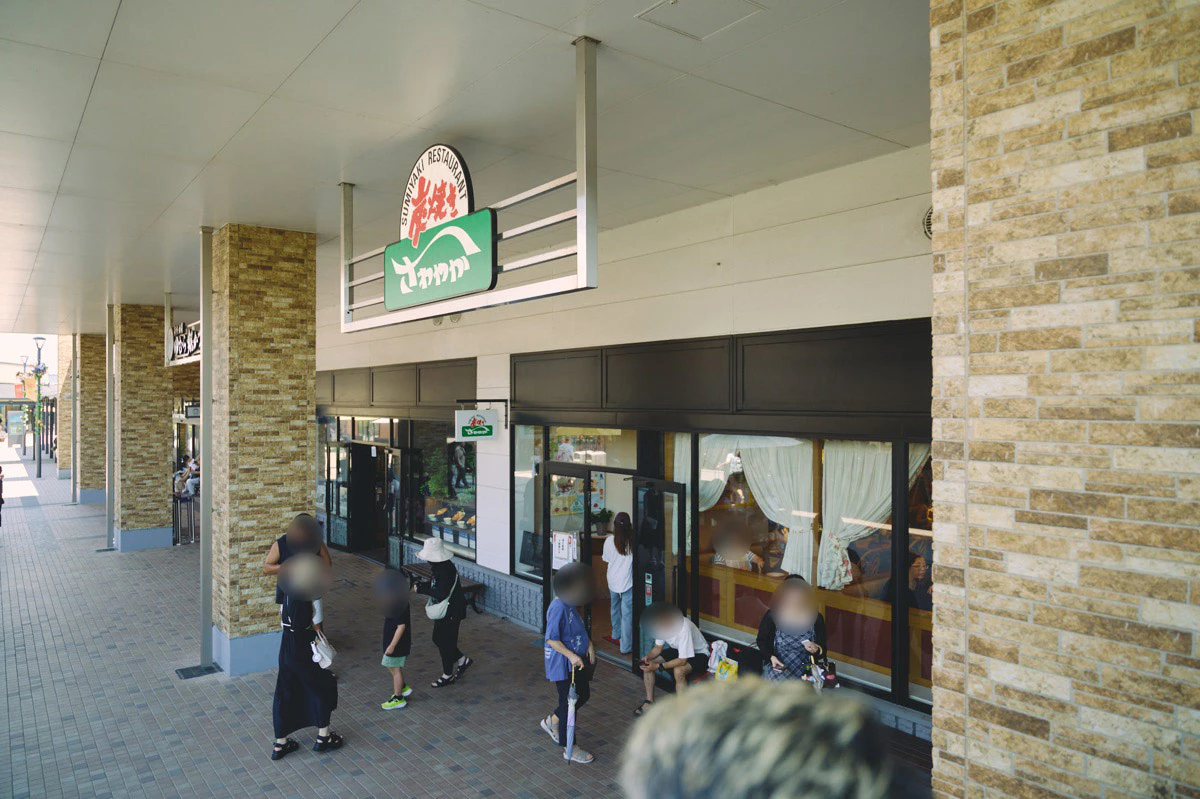 昼前から人が殺到する人気店・さわやか。とはいえ施設の魅力はそれだけではありません