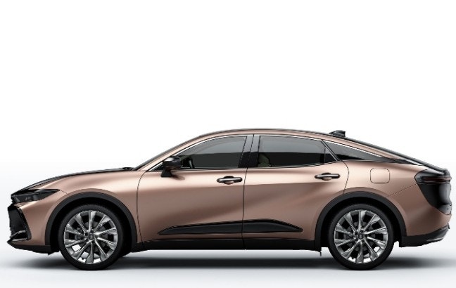 新型クラウン CROSSOVER G“Advanced Leather Package”（ブラック×プレシャスブロンズ）＜オプション装着車＞