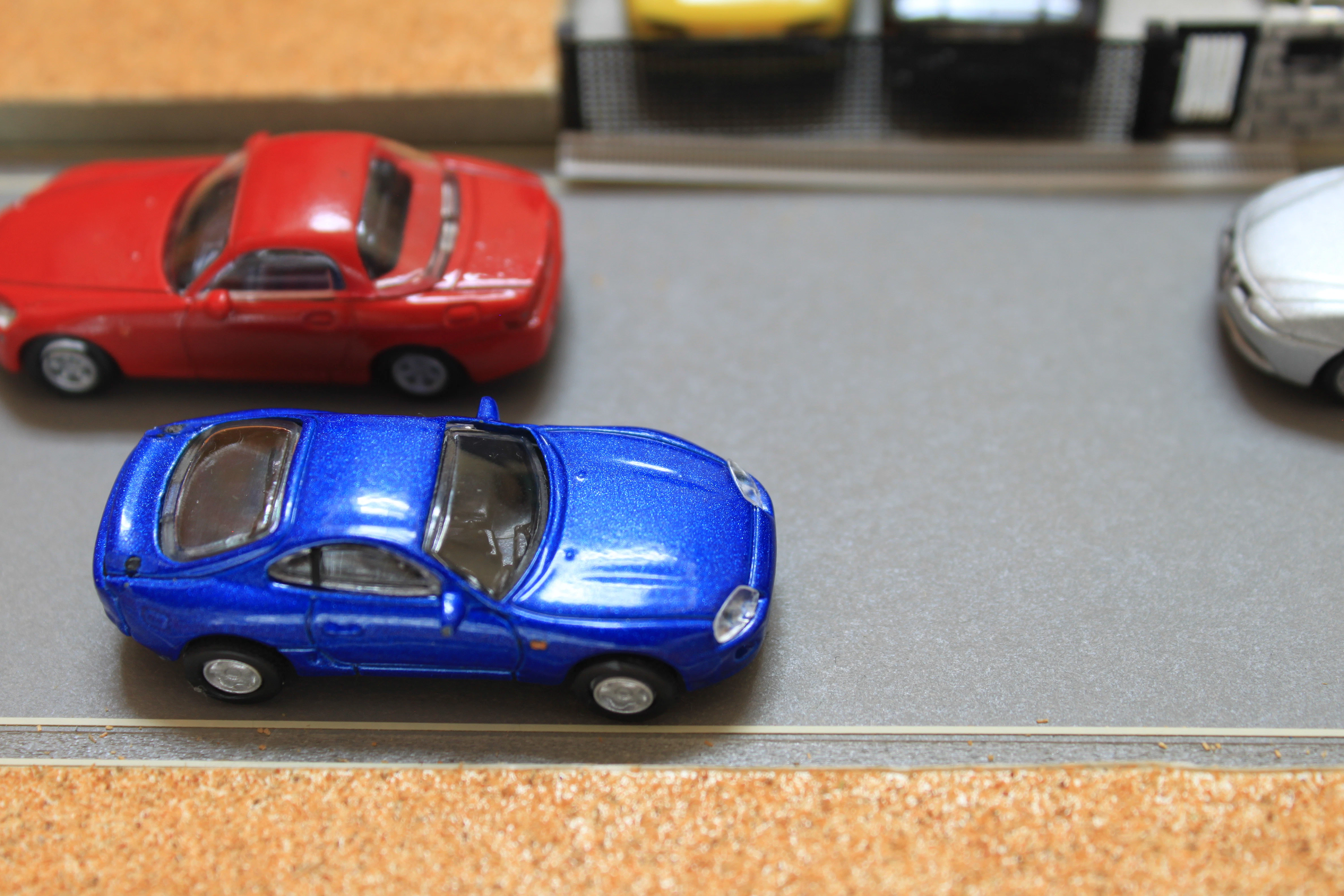 車幅感覚がわからない！狭い道ですれ違う時に左側をぶつけないための目安