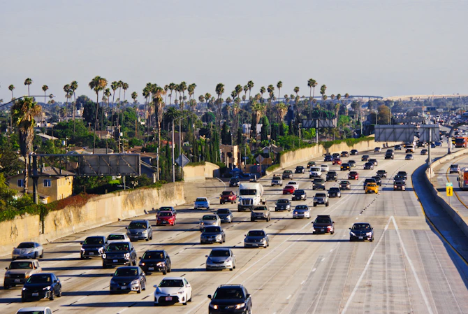 怖さを自信に変える！初心者のための「スムーズな車線変更」完全攻略ガイド