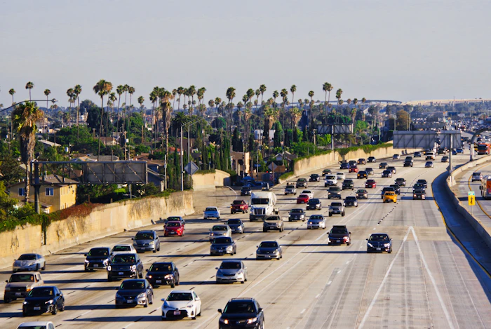怖さを自信に変える！初心者のための「スムーズな車線変更」完全攻略ガイド