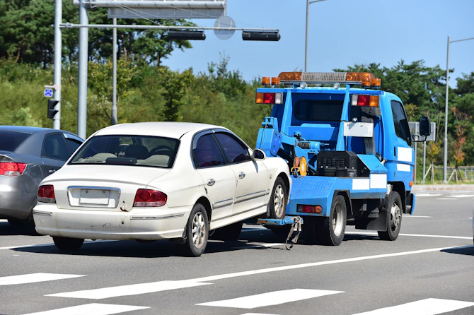 路上で出会う黄色い救世主！初心者のための「レッカー車」超入門ガイド