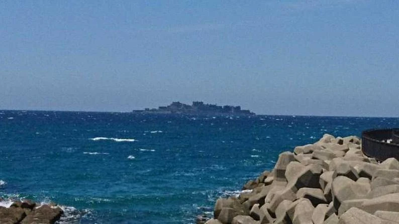 高島海水浴場から見える軍艦島