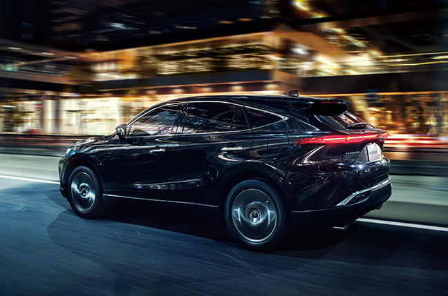 トヨタ 新型ハリアーのハイブリッド車をレビュー!気になる燃費は?