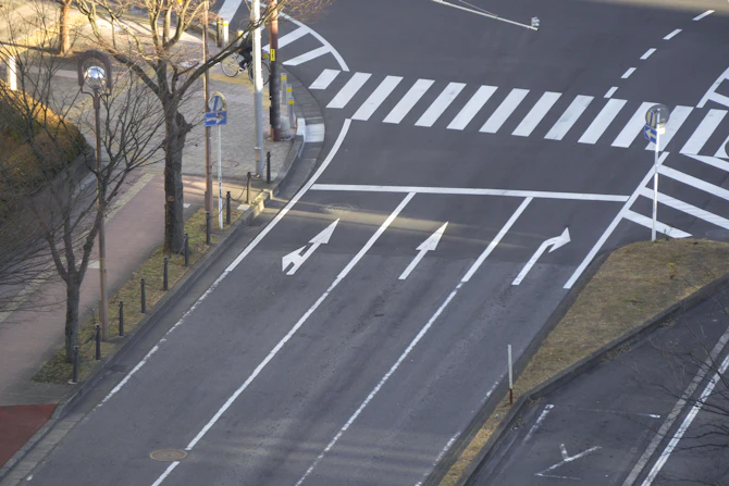 「車線」とどう違う？初心者ドライバーが知るべき「車両通行帯」の基本と重要ルール