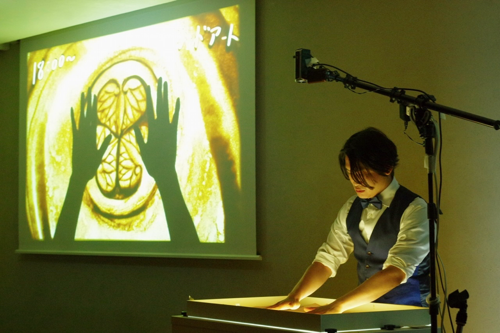 家紋から始まるサンドアートパフォーマンス