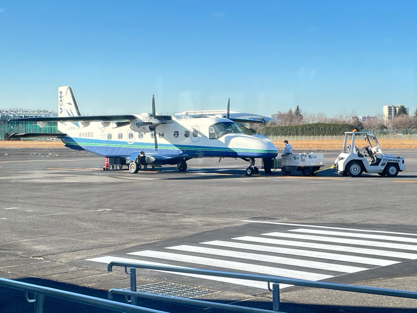 伊豆大島行きのプロペラ機
