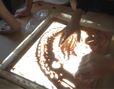 学生作品①初めは砂の感触を味わう