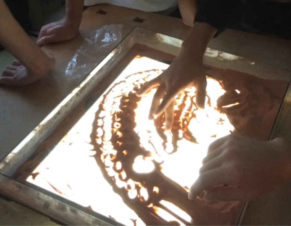 学生作品①初めは砂の感触を味わう