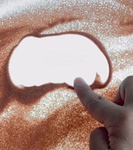 先に胴体を描きます（力をぬいて円を連続で描くイメージ）