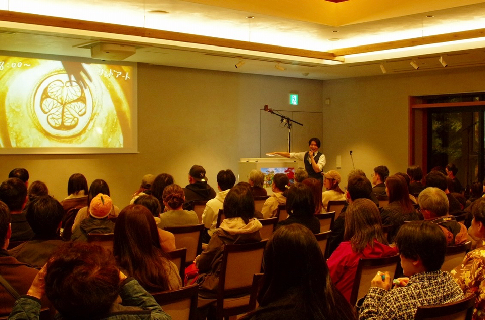 初見の方も多いのでサンドアートの解説から始めました