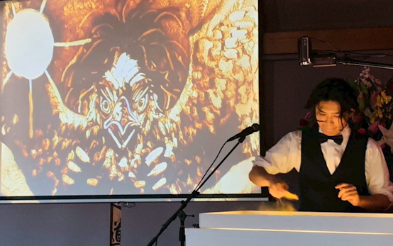 命の躍動感をテーマにしたサンドアート