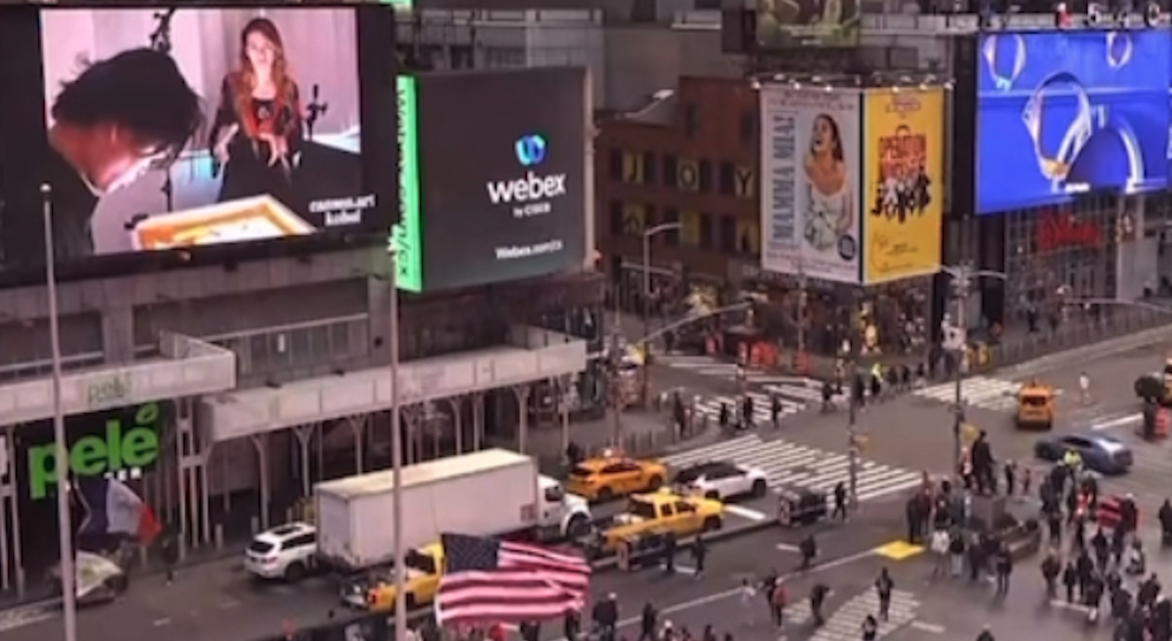 タイムズスクエアで放映されるサンドアート製作中のKohei