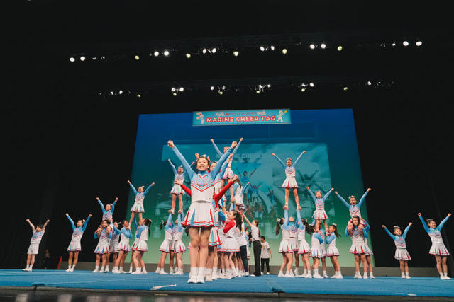 WAKUWAKUステージに「堺チアリーディングクラブ”MARINE”」が出演