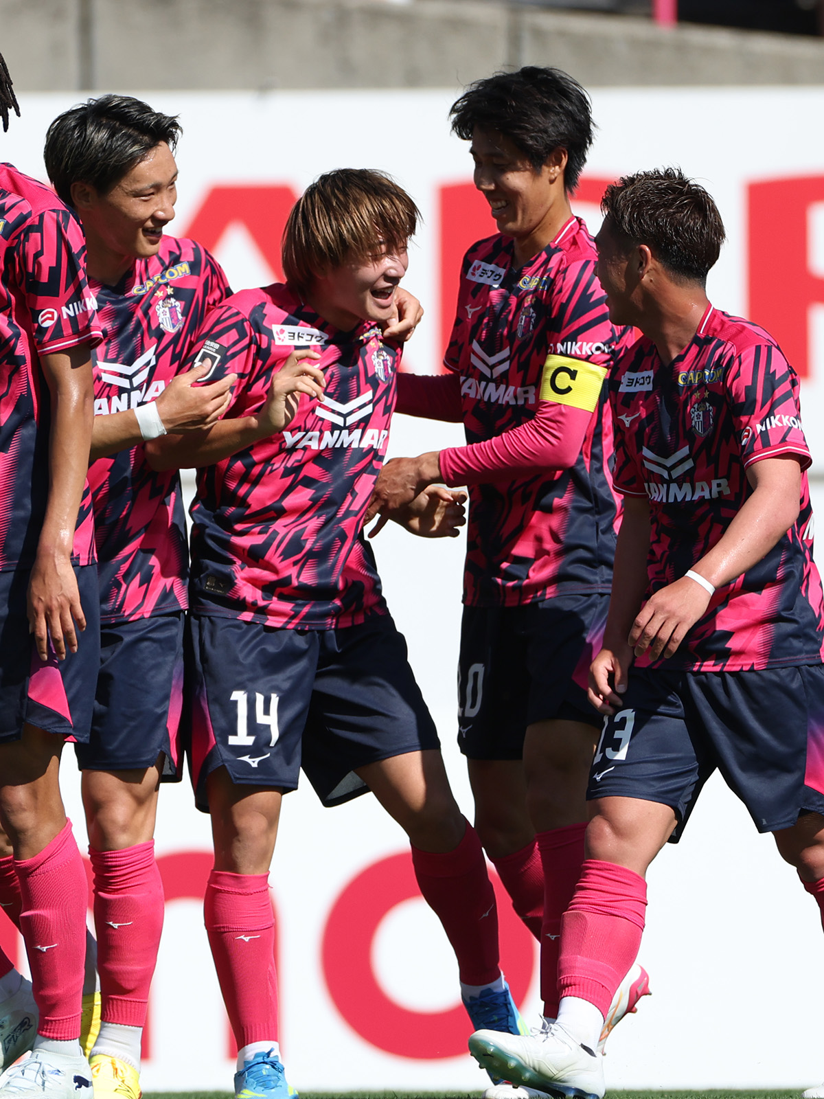 セレッソ大阪ベンチコート　1 セレッソ大阪オフィシャルウェブサイト | Cerezo OSAKA