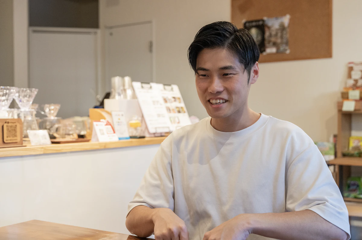 笑顔でインタビューに答える見澤幸輝さん