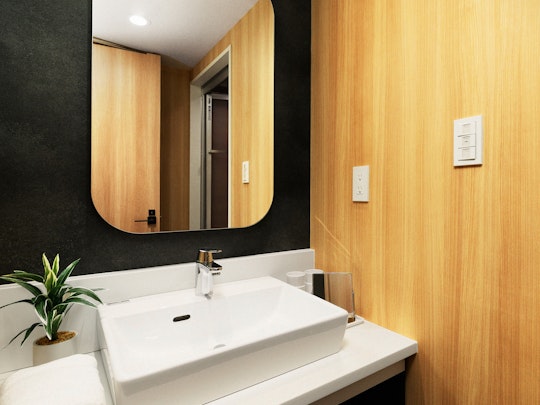 Separate washbasins and bathrooms; 
all rooms are equipped with washer/dryers