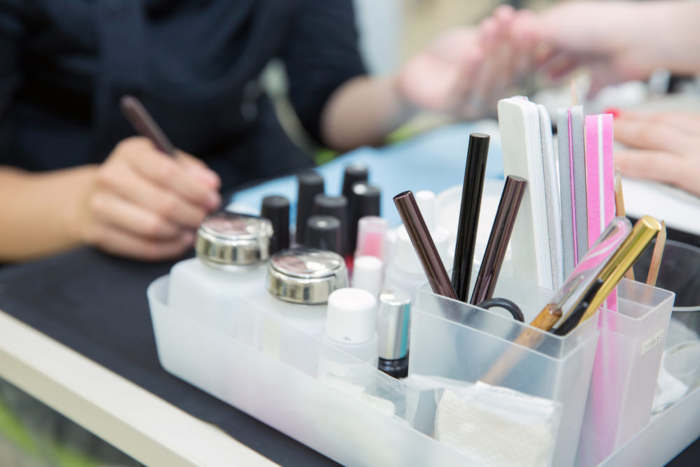 ジェルネイル検定とは？ネイリスト検定との違い、級別の試験概要を解説