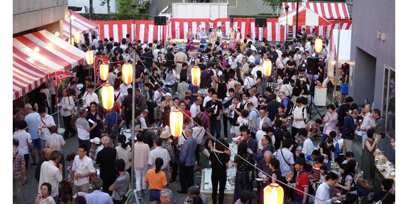 会社の伝統行事として、35回続く「キタック新光町夏まつり」。新潟の経済界や協力会社等、約1,000社を招く。毎年晴天に恵まれ続けた行事も、2020年は新型ウイルスの影響でやむなく中止とした。