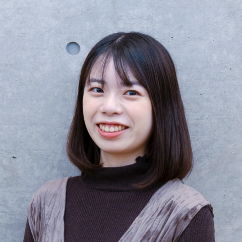 安達 友香