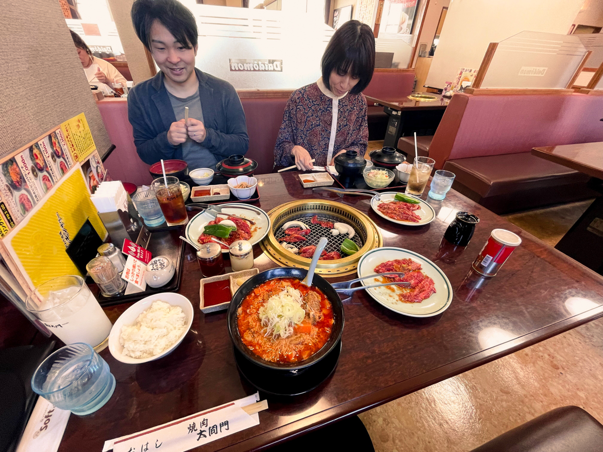 焼肉とカルビラーメンの写真