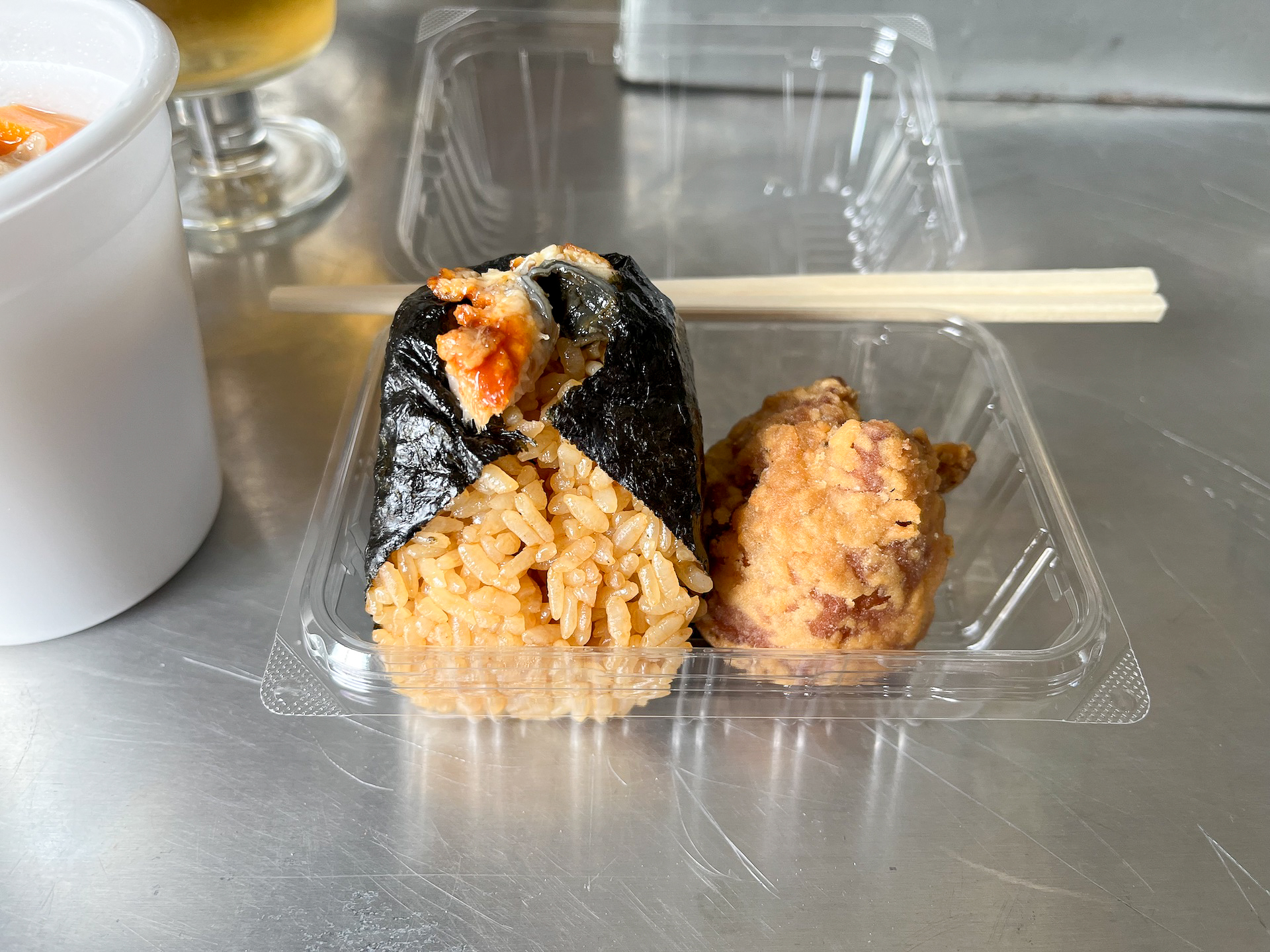 うなぎのおにぎりとからあげ