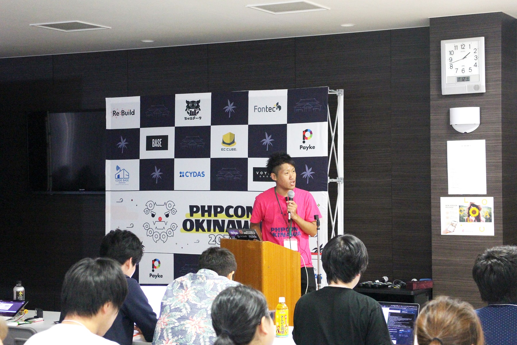 PHPカンフ沖縄バックパネル